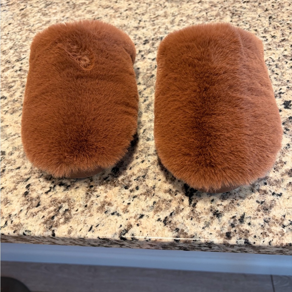 Jessica Simpson Brown Fuzzy Slippers